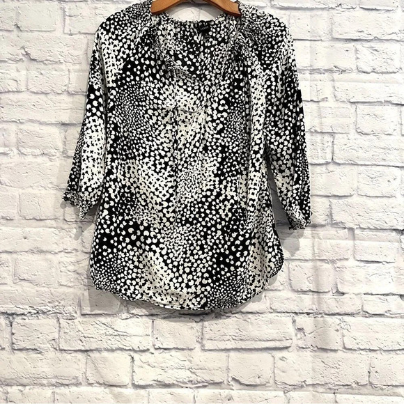 Talbots Abstract Clover Black White Peasant Blouse - Picture 2 of 8